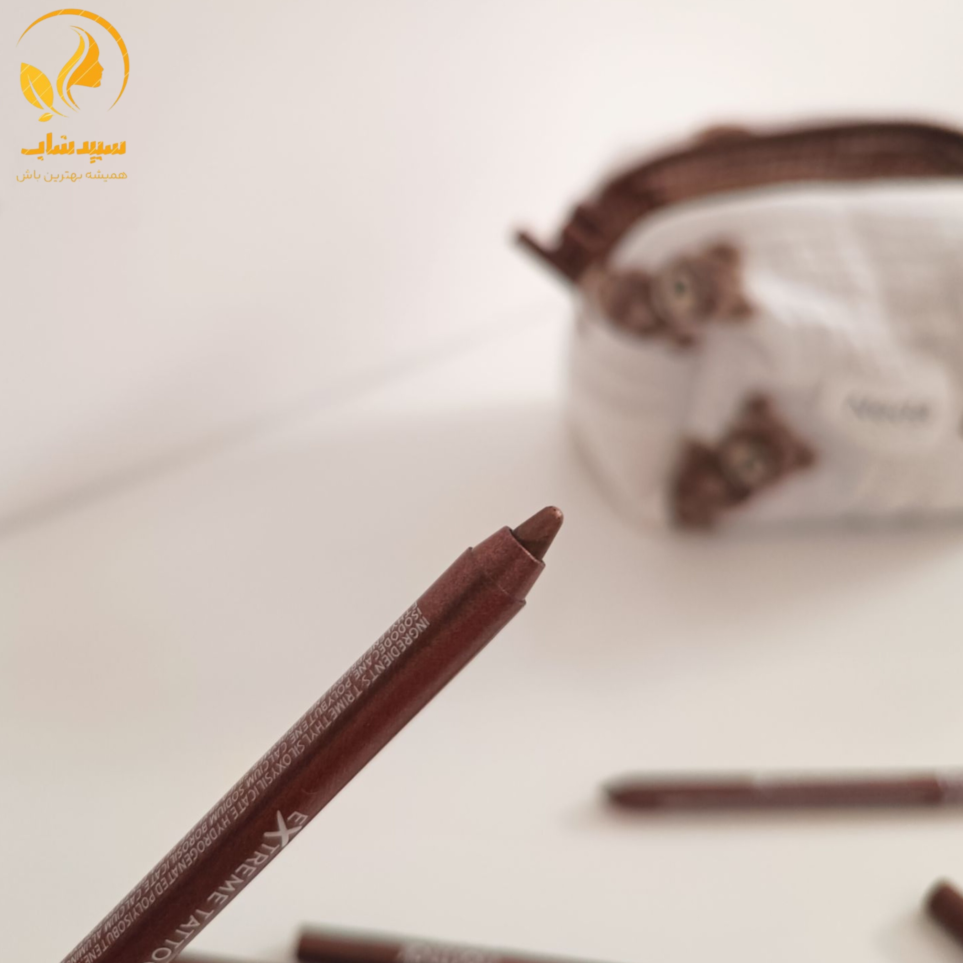 مدادلب و چشم قهوه ای فلومار